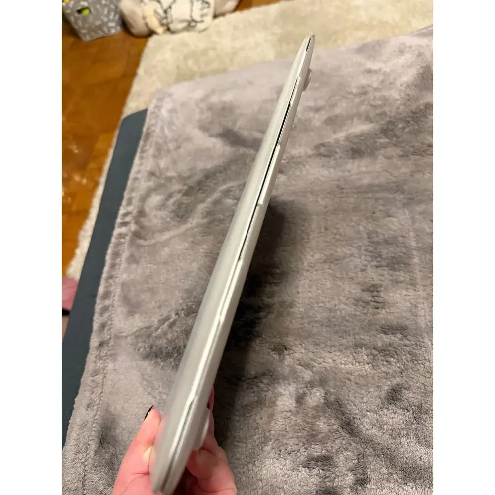 Macbook Air 2013 8GB Laptop Silver color